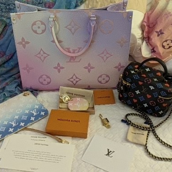 Louis Vuitton OnTheGo GM in LIMITED EDITION Sunrise Pastel NEW in Gift Box - Picture 12 of 16